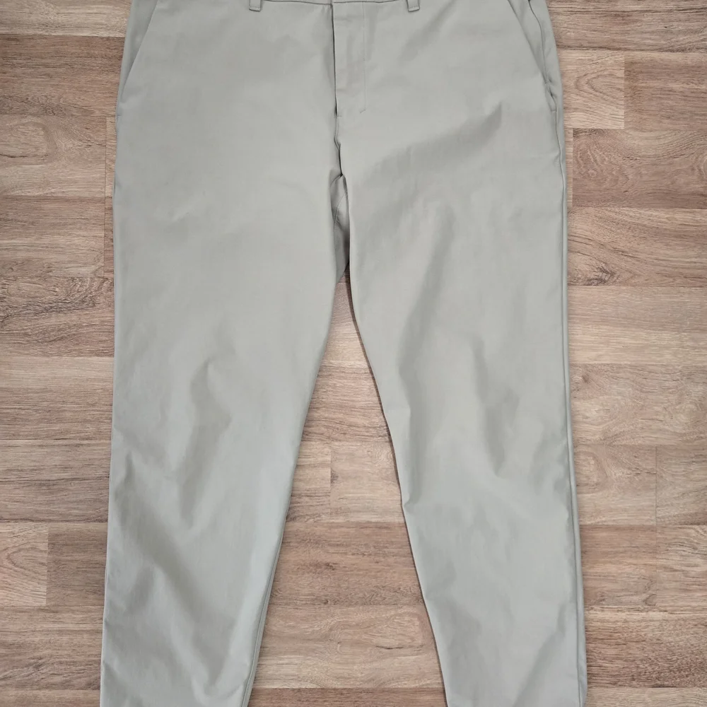 Lululemon Pants Men’s Size 38 Light Cream Relaxed Taper Smooth Twill - Picture 4 of 10